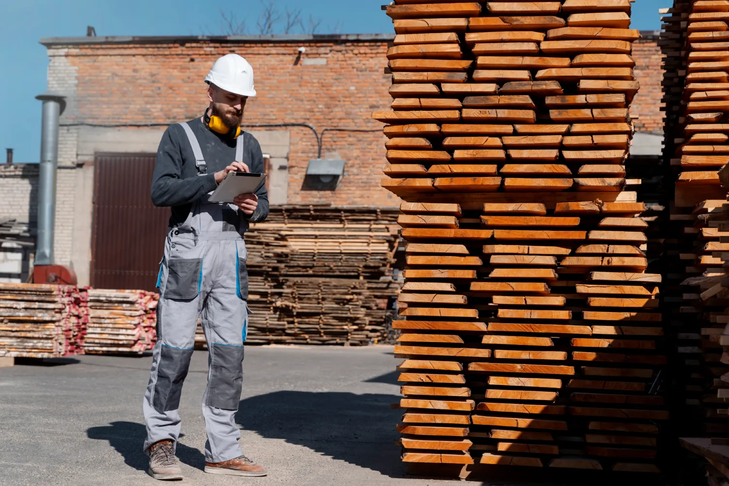 man-working-mdf-boards-warehouse - Stratton Lumber - Stratton Lumber lumber yard near me premium lumber inventory